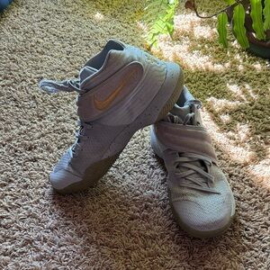 Nike Kyrie 2 'Battle Grey’ Sneakers